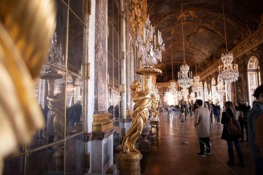 Versailles: Royal Palace & Gardens Private Golf Cart Tour - Inside the Palace: Apartments, Chapels, and the Spaces People Actually Used
