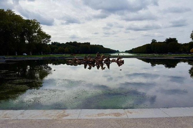 Versailles Royal Palace & Gardens Private Tour by Golf Cart - Practical Comfort: Sitting in the Cart vs. Walking Inside