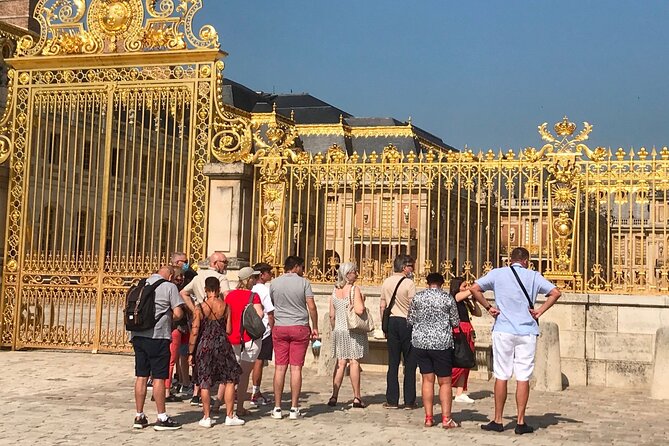 Versailles Small Group Guided Tour with Local Guide - Where you meet: the Statue équestre de Louis XIV at Place d’Armes