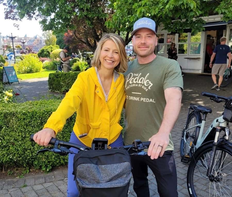 Victoria City Highlights Bike Tour - Castle Hoods & Legends - Why biking Victoria’s highlights feels smarter than driving