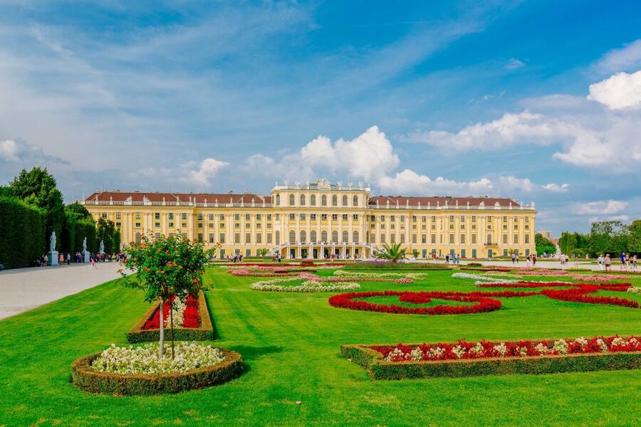 Vienna: Bus & Schönbrunn Palace Skip-the-Line Guided Tour - The Fastest Way to Get Oriented: Ringstraße by Bus