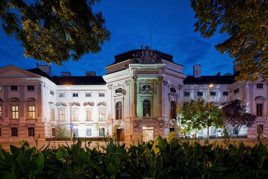Vienna: Mozart & Strauss Classical Concert at Börse Palace - The Vienna Residence Orchestra and Sylvia Moser: elegant playing, clear solo moments