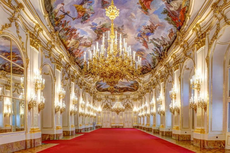 Vienna: Schönbrunn Palace Evening Tour, Dinner and Concert - Dinner in the Schönbrunn Area: Classic Austrian Comfort, but Don’t Expect It to Be Instant