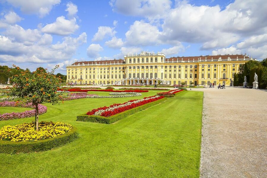 Vienna: Schönbrunn Palace & Gardens Skip-the-Line Tour - Meeting at Ehrenhof Fountain: how to set yourself up for a smooth visit