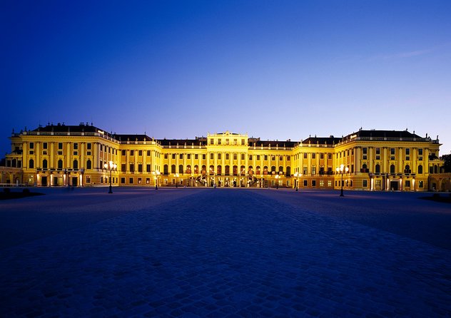 Vienna: Schönbrunn Palace Tour at 7 PM & Classical Concert - The 6:45 PM palace start: timing and meeting point reality