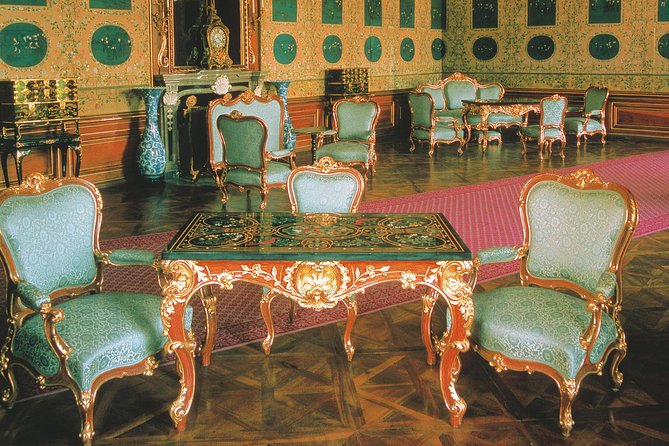 Vienna: Skip the Line Schönbrunn Palace and Gardens Guided Tour - Meeting point details: how to find them when things get chaotic