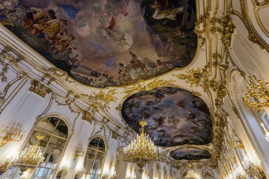 Vienna: Skip-the-Line Schönbrunn Palace & Gardens Tour - How the Tour Actually Feels: Group Size, Pace, and What You Can (and Can’t) Carry