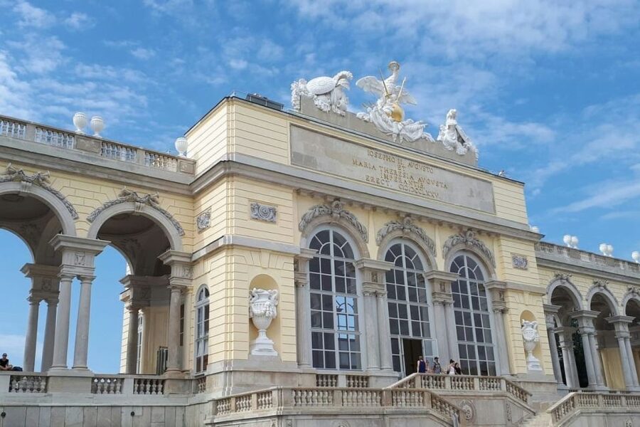 Vienna: Skip-the-Line Schonbrunn Palace Private Tour - Price and value: what $267 buys you in real terms