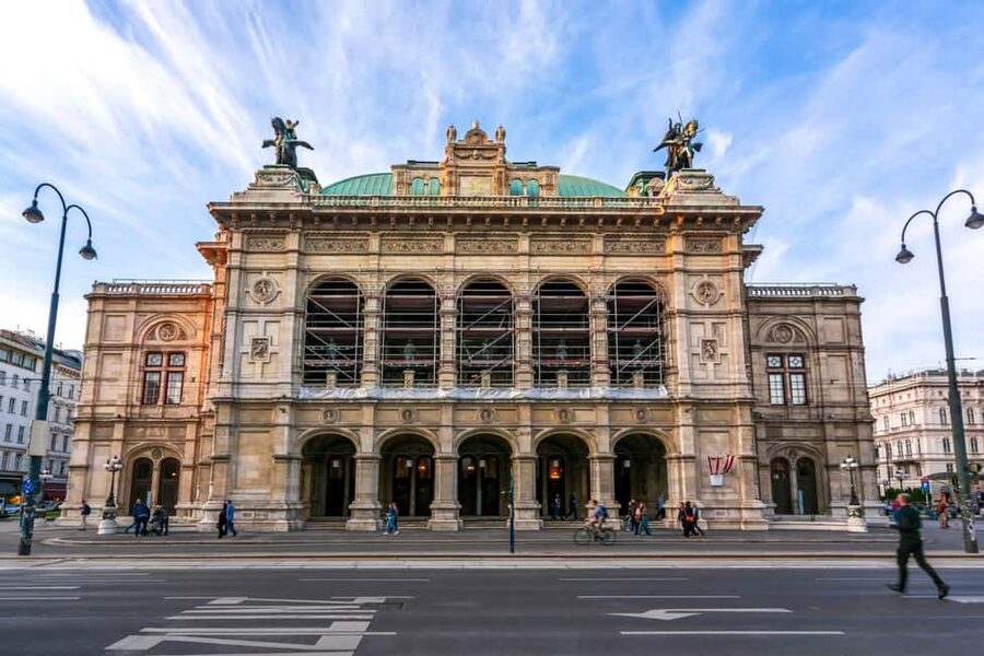 Vienna Walking Tour, Hofburg Palace, St Stephen’s Cathedral - Michaelerplatz, Kohlmarkt, and the Column of Pest: small turns that add meaning