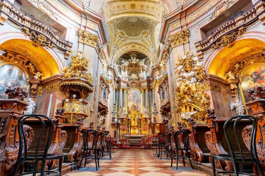 Vienna Walking Tour, Hofburg Palace, St Stephen’s Cathedral - State Opera and Albertina: see the grandeur without paying for the entrance