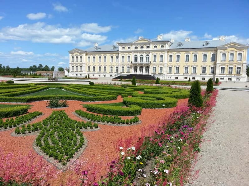 Vilnius: Hill of Crosses, Rundale Palace, Bauska Castle Trip - Door-to-Door Logistics and the Border Check