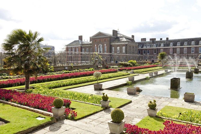 Visit Kensington Palace & 3 Hour Westminster Walking Tour - Trafalgar Square: the photo stop that also tells you what matters