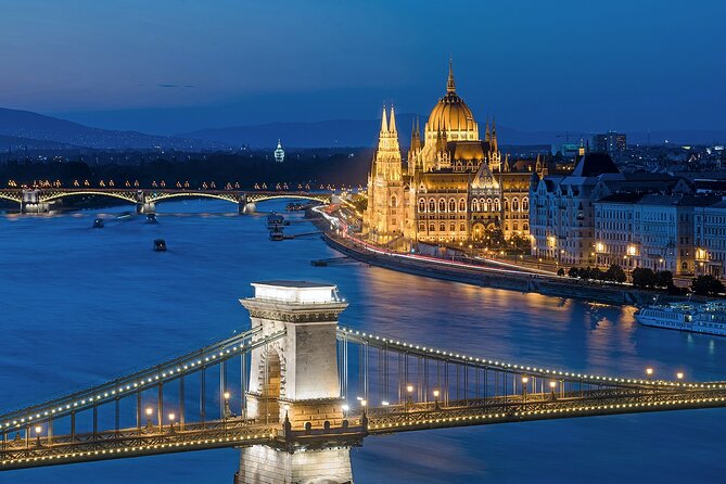 Walking tour in the Buda Castle incl. Fisherman's Bastion - Entering the Castle District from Szentháromság tér
