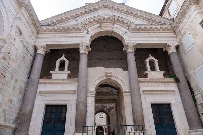 Walking tour of Diocletian's Palace in Split - Stop focus: exploring Diocletian’s Palace substructures step by step