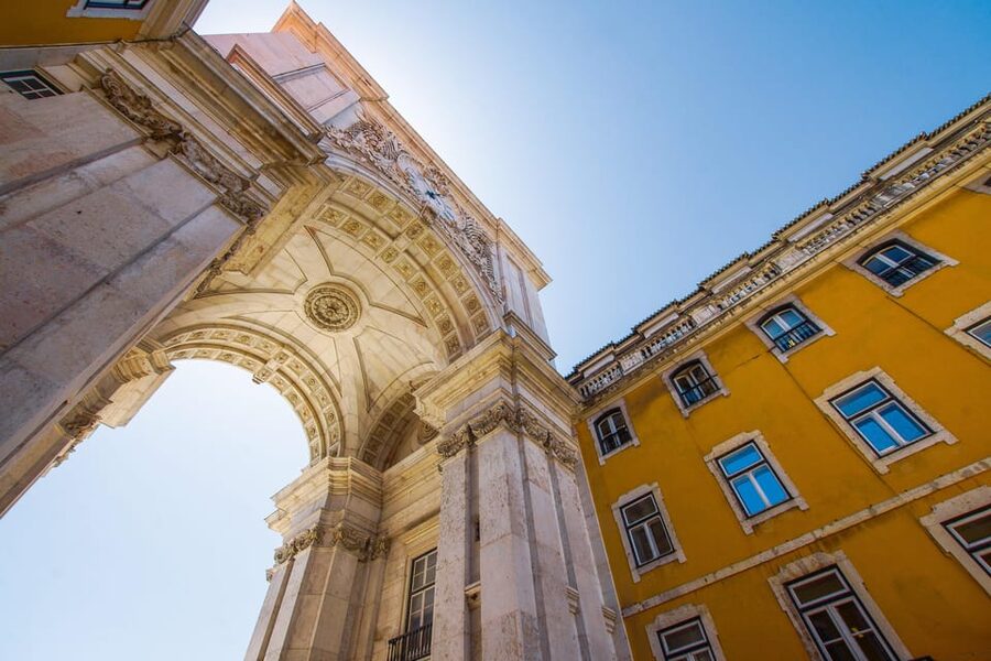 Walking Tour Small Group Lisbon + S. Jorge Castle Tickets - Alfama’s Moorish maze with Pastel de Nata and Fado roots