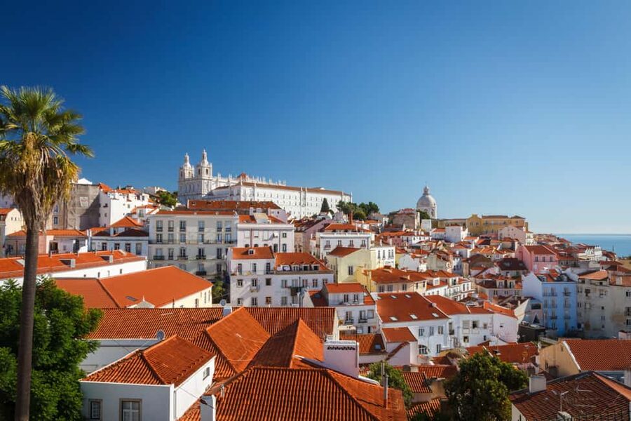 Walking Tour Small Group Lisbon + S. Jorge Castle Tickets - Commerce Square: a quick classic with a big-city scale