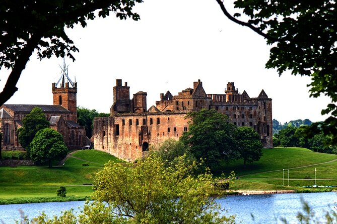 Wallace monument, Stirling Castle, Linlithgow Palace Private Tour - Stirling Castle: the hilltop fortress you can’t fake
