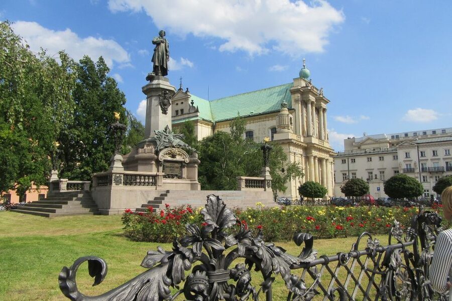 Warsaw: Skip-the-Line Royal Castle Guided Tour - Headsets, Languages, and Group Comfort