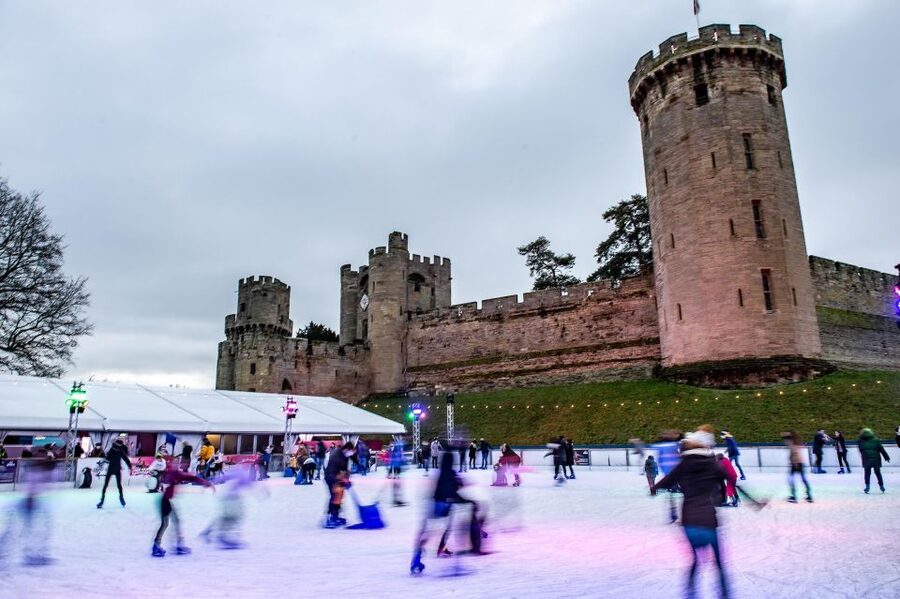 Warwick: Entry Ticket for Warwick Castle - Food and breaks: eat on site so you don’t lose the day
