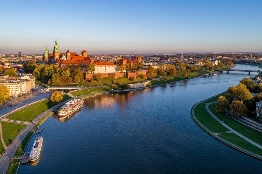 Wawel Castle and Cathedral Guided Tour - Languages and group reality: what to expect from the guide
