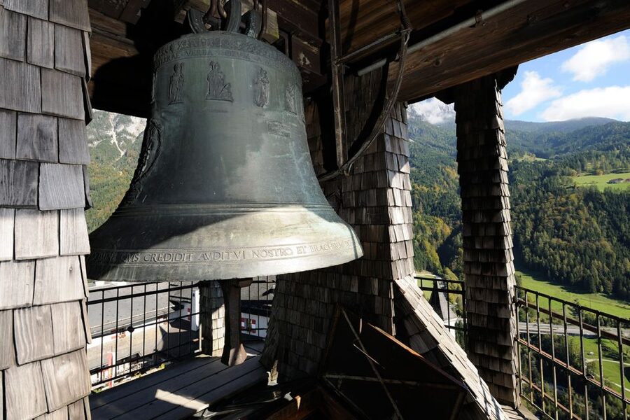 Werfen: Hohenwerfen Castle Entrance Ticket - Falconry show: free-flight birds with the State Falconry Center