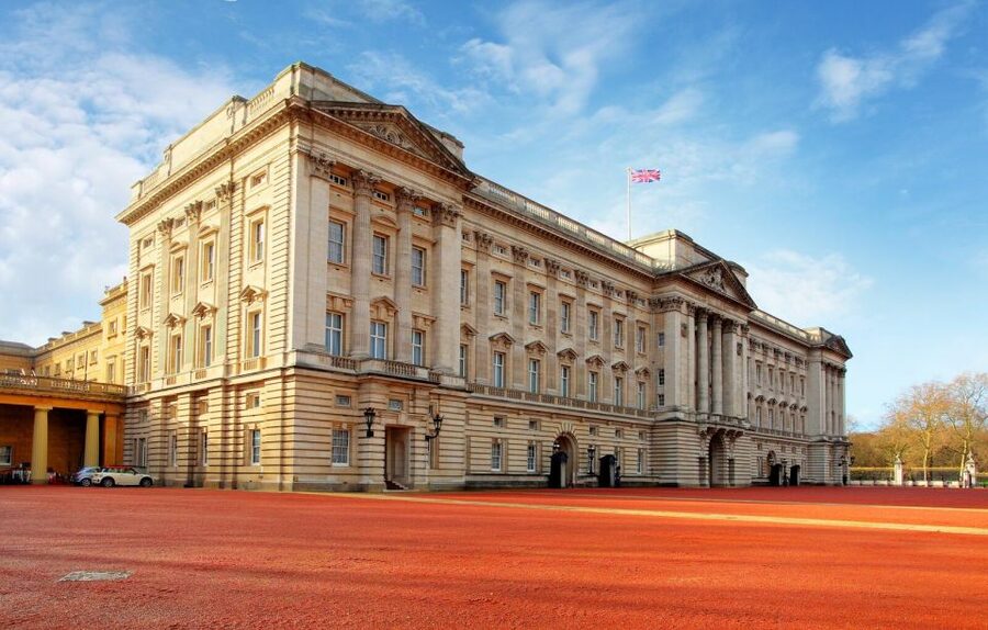 Windsor Castle and Buckingham Palace Full-Day Tour - Buckingham Palace: the State Rooms and the unescorted reality