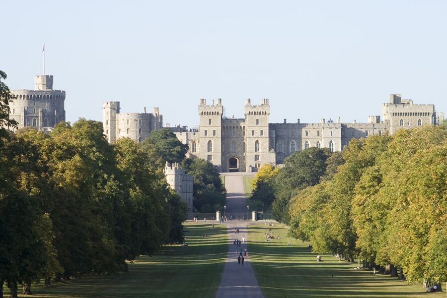 Windsor Castle and Buckingham Palace Full-Day Tour - The King’s Tour Artists exhibition: art through royal travel