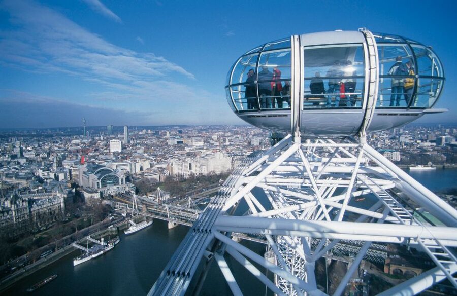 Windsor Castle and London Eye Half-Day Tour - Strolling royal Windsor for souvenirs and historic pubs