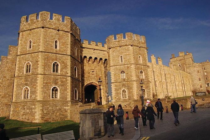 Windsor Castle, Stonehenge & Salisbury Cathedral Guided Tour - Guide Quality and Group Size: Why Names Like Apple, Pablo, and Ana Matter