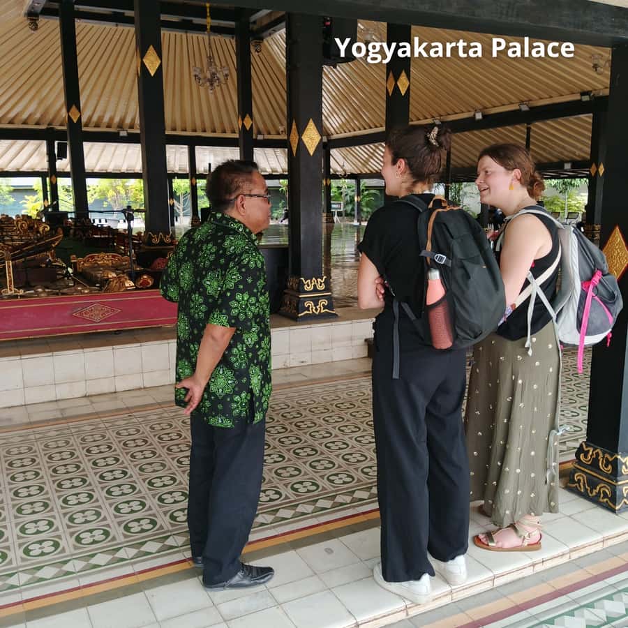 Yogyakarta: Yogyakarta Palace & Water Castle Guided Tour - Tamansari Water Palace: pools, European-Javanese mix, and real tunnel time