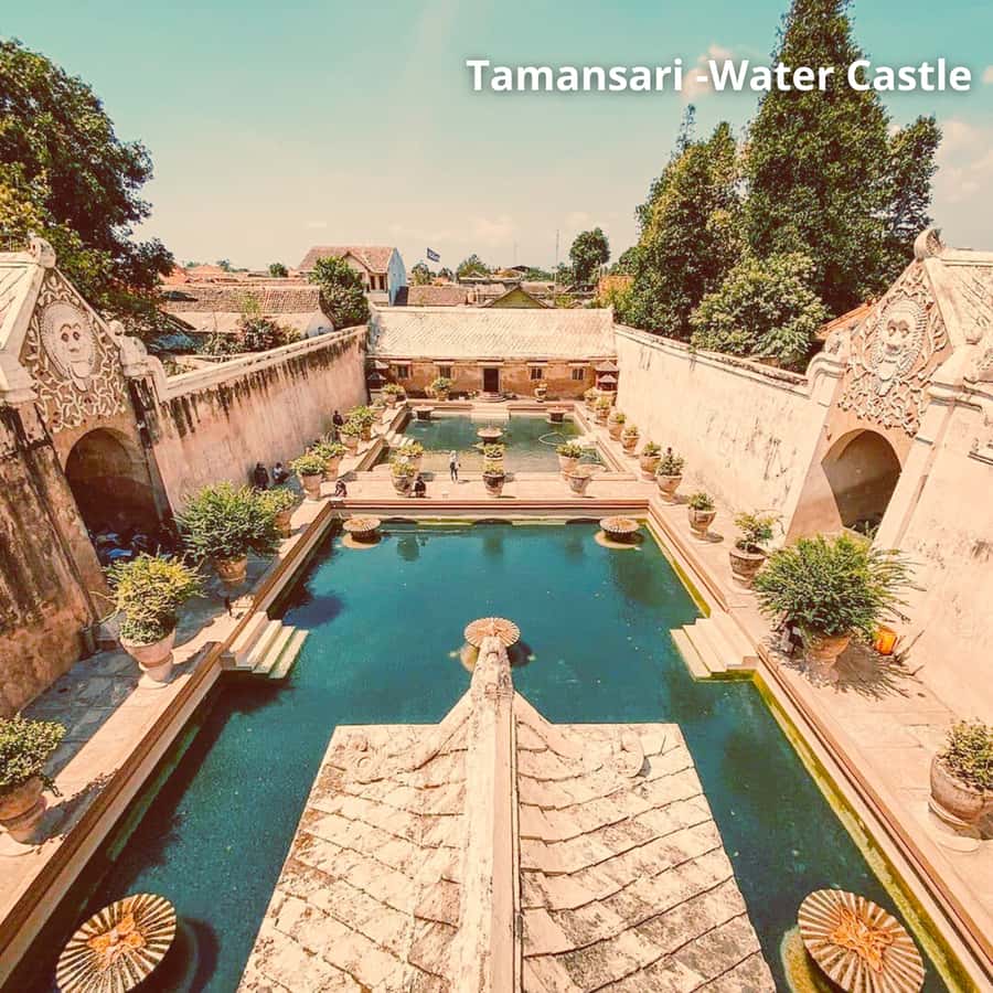 Yogyakarta: Yogyakarta Palace & Water Castle Guided Tour - Pickup, meeting point, and pacing: what logistics mean for your day
