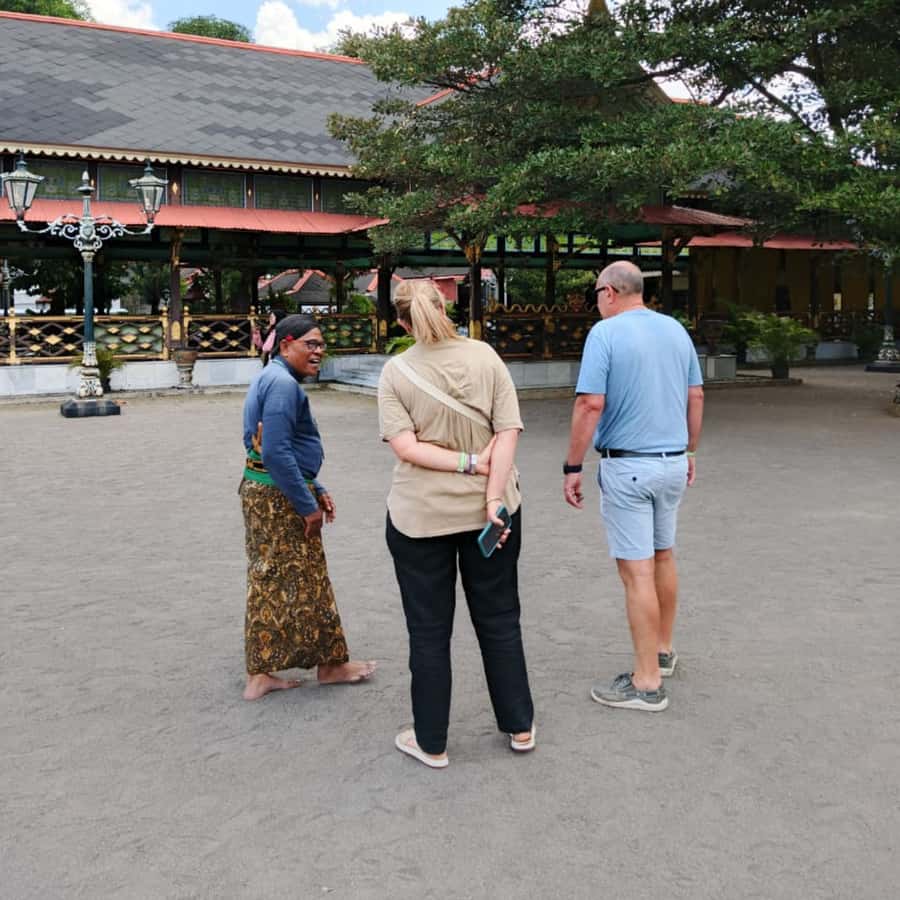 Yogyakarta: Yogyakarta Palace & Water Castle Guided Tour - Should you book it?