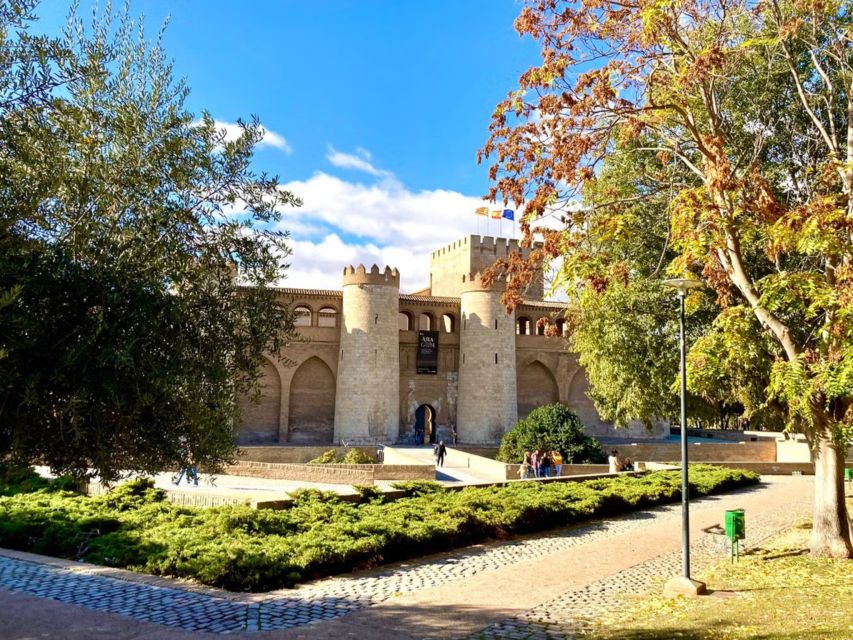Zaragoza: Aljafería Palace guided tour in Spanish - The Aljafería Palace Experience in Plain Terms (2 Hours, Spanish Guide, Real Context)