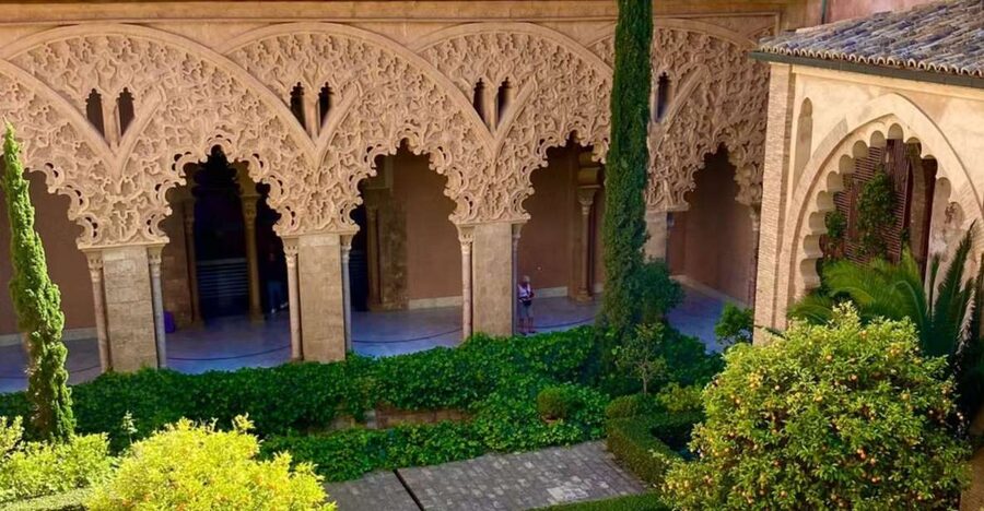 Zaragoza: Aljafería Palace guided tour in Spanish - What Makes This Tour Worth Your €/$26