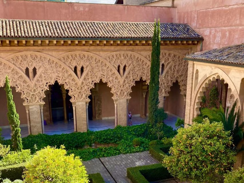 Zaragoza: Aljafería Palace guided tour in Spanish - Three Palaces in One Site: How Aljafería Teaches You to Look